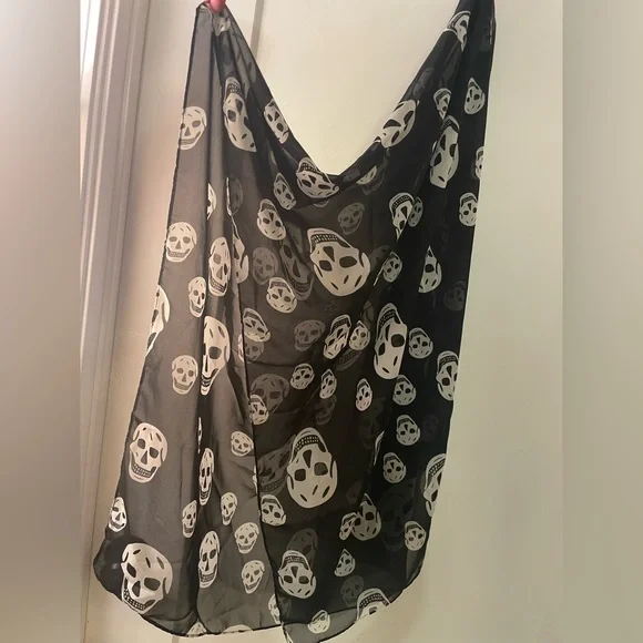 SHEER SKULLS ☠️ | Black & White Skull Print | Scarf (Brand New!) 💕✨ - Picture 12 of 12